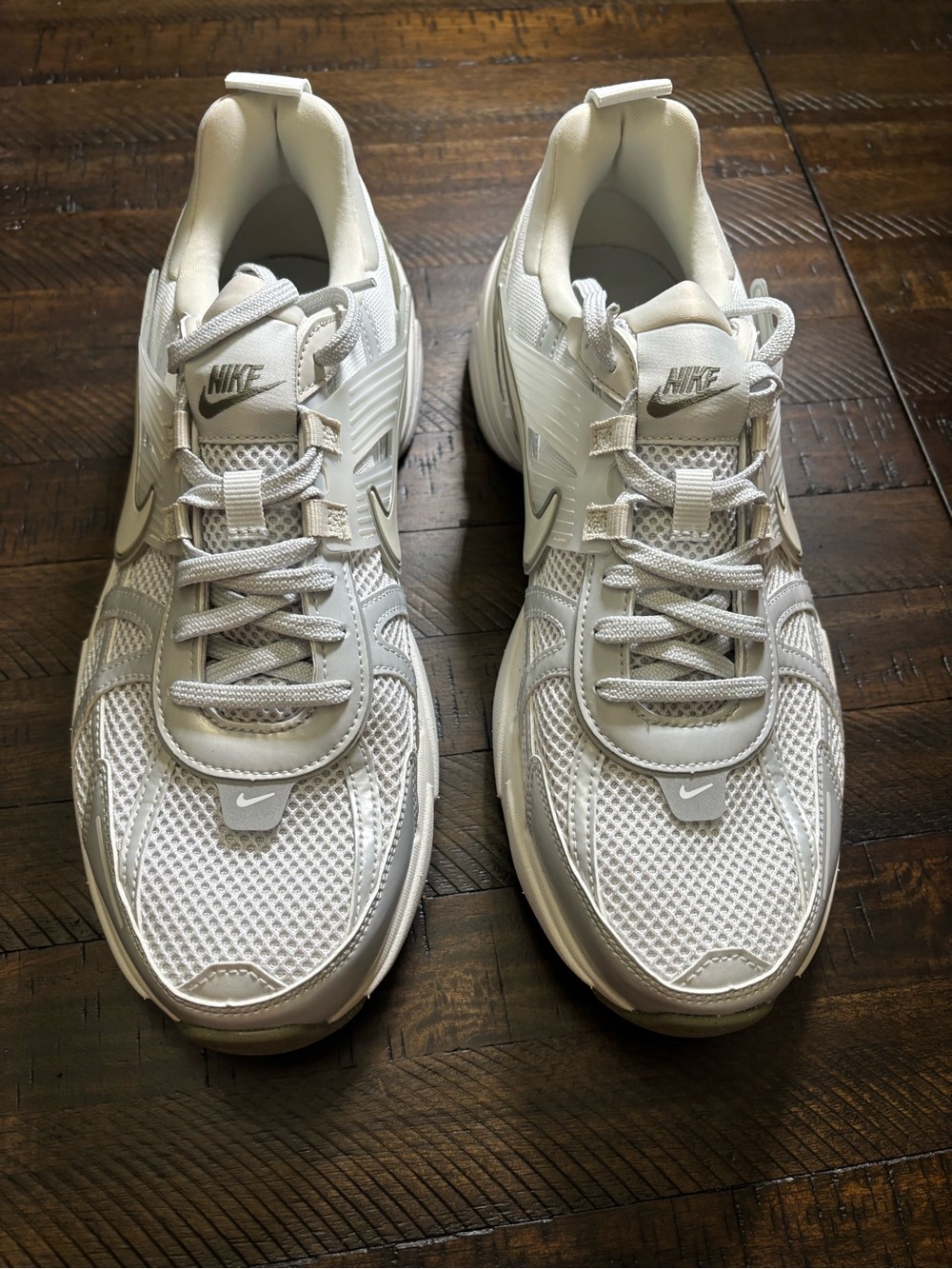 Nike V2K Run
Women's Shoes with Reflective Accents Women 12 - Men 10.5